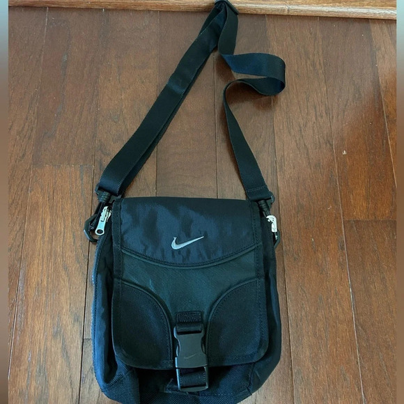 Vintage Nike 2003 2 in 1 reversible crossbody bag excellent condition black/grey - Picture 2 of 14